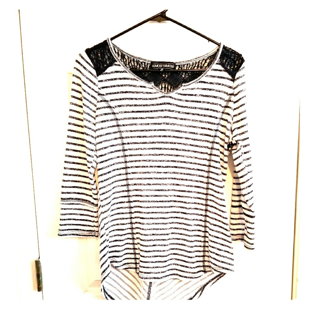 Almost Famous size XL (fits like a Large)